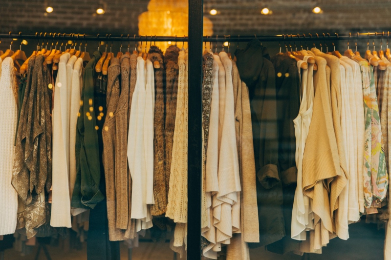 ecommerce-SOLLIES TOUCAS-min_clothe_fashion_store_shop_window_store_front-21277